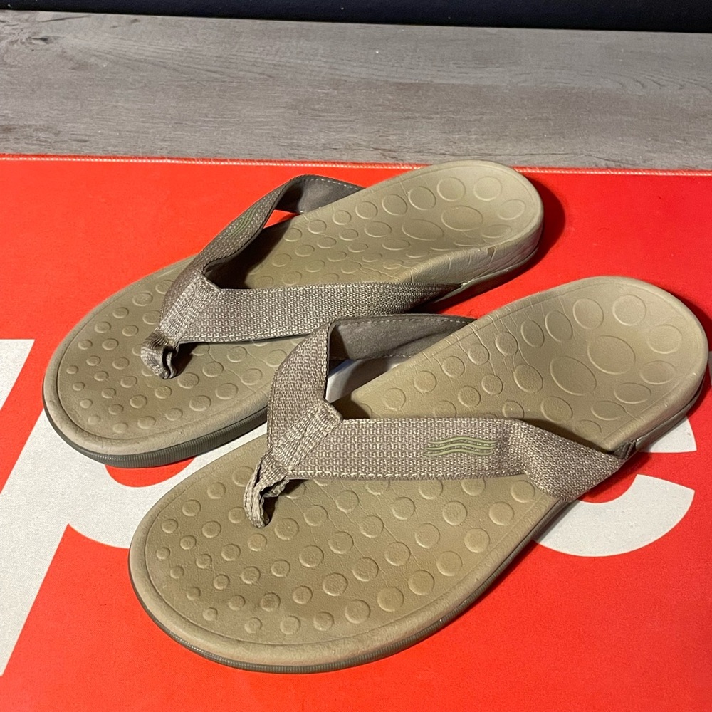 Vionic 44 Wave Flip Flop Thong Sandals Brown Unisex Women’s 10, Men’s 9